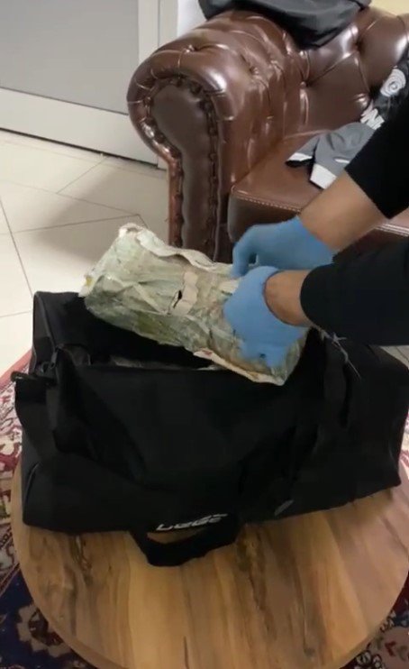 Kastamonu'da Çantaya Zulalanmış Binlerce Uyuşturucu Hap İle Metamfetamin Yakalandı: 3 Kişi Tutuklandı