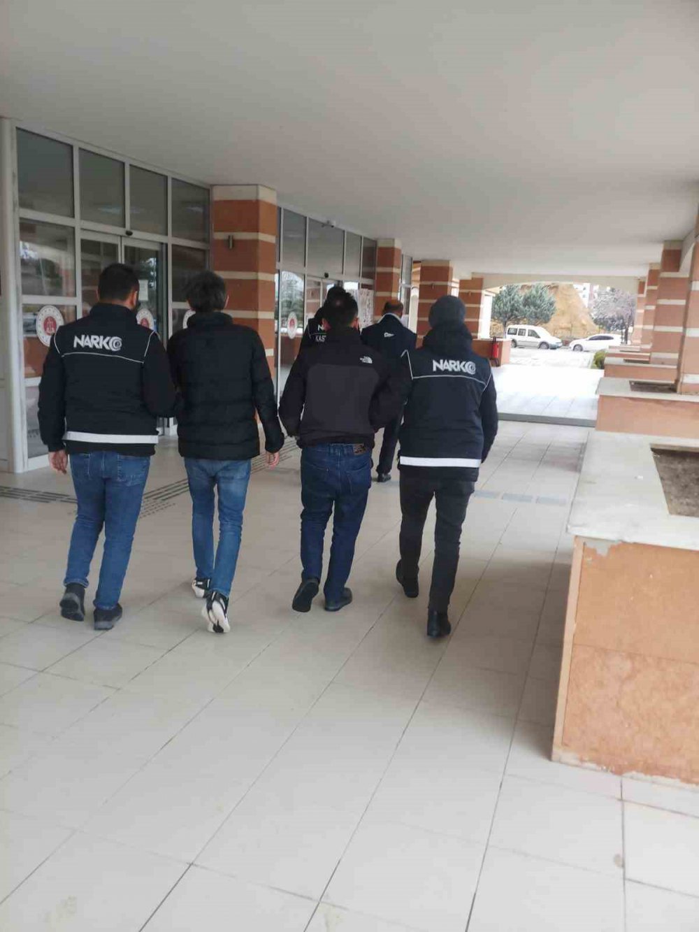 Kastamonu'da Çantaya Zulalanmış Binlerce Uyuşturucu Hap İle Metamfetamin Yakalandı: 3 Kişi Tutuklandı