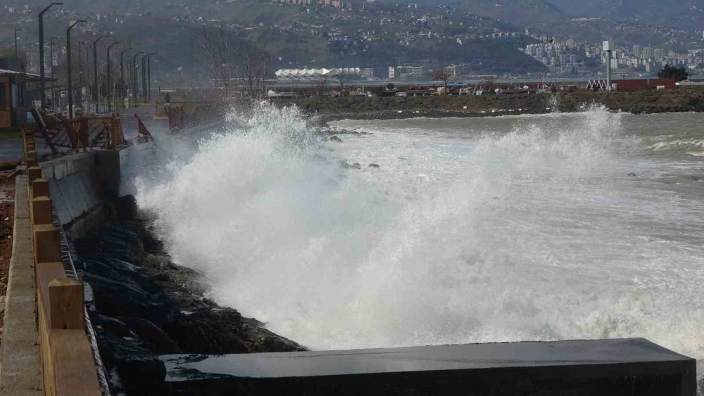 Karadeniz'i Biz Kirlettik, Dalgalar Geri Verdi