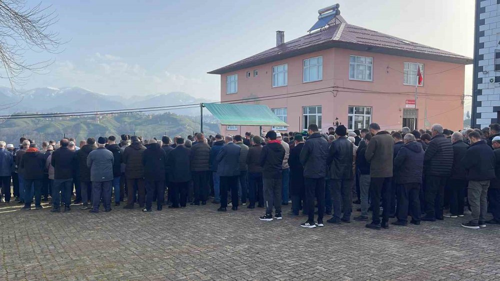 Trabzon’da Göçük Altında Kalarak Hayatını Kaybeden İşçilerden Mehmet Sultan Allahverdi Rize’de Defnedildi