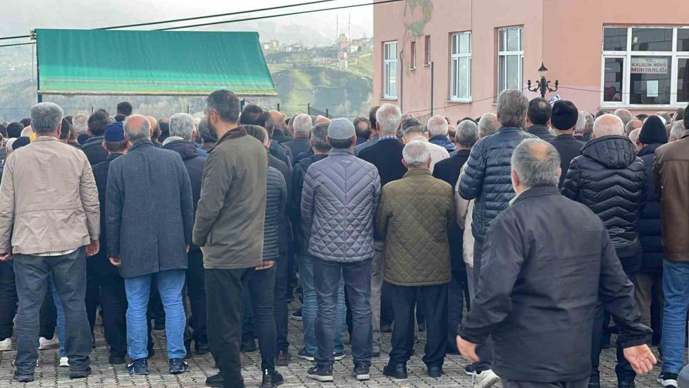 Trabzon’da Göçük Altında Kalarak Hayatını Kaybeden İşçilerden Mehmet Sultan Allahverdi Rize’de Defnedildi