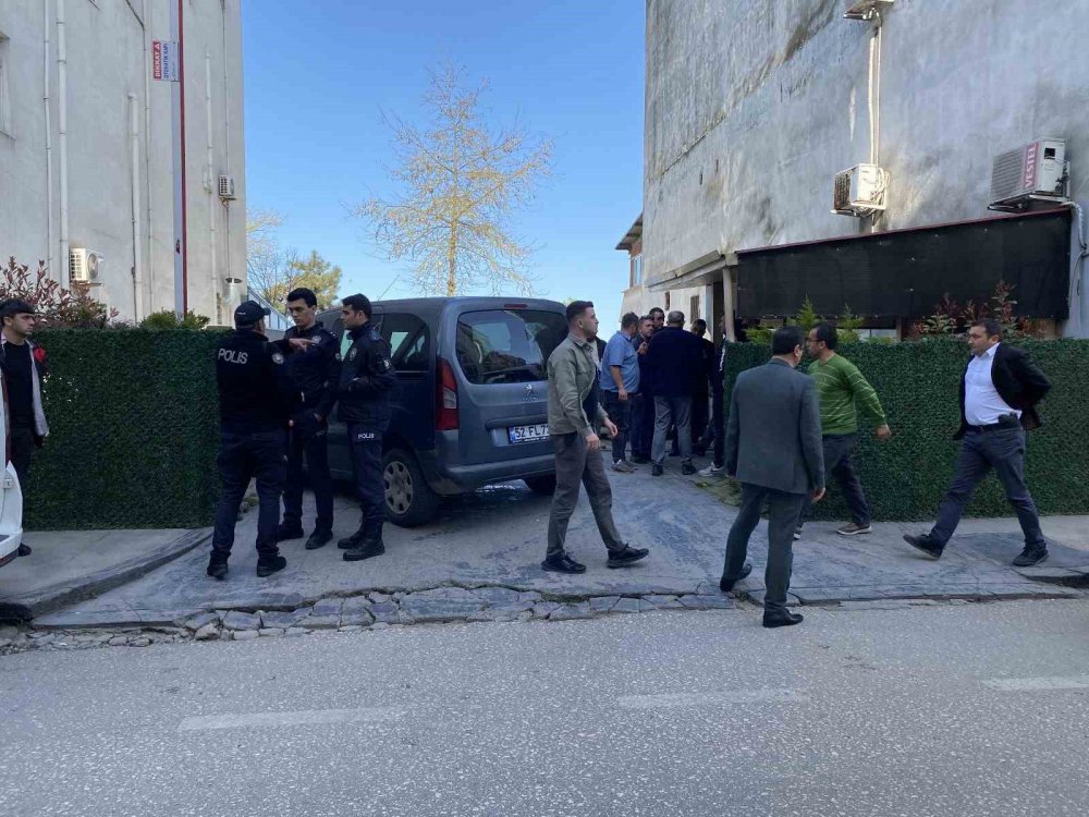 Ordu Ünye'de Atm’de Sıra Bekleme Kavgasında Silahlar Konuştu: 1 Yaralı