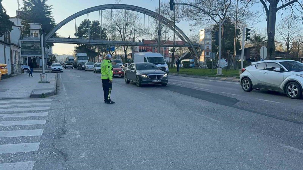 Karadeniz Sahil Yolu’nun Ordu Güzergâhında Trafik Yoğunluğu VAR AMAN DİKKAT !