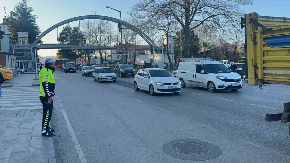 Karadeniz Sahil Yolu’nun Ordu Güzergâhında Trafik Yoğunluğu VAR AMAN DİKKAT !