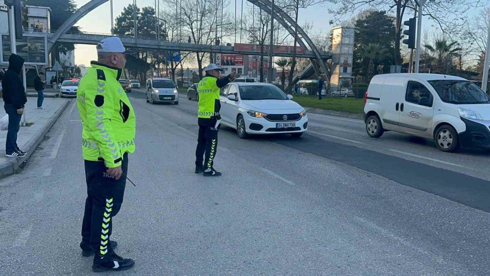 Karadeniz Sahil Yolu’nun Ordu Güzergâhında Trafik Yoğunluğu VAR AMAN DİKKAT !