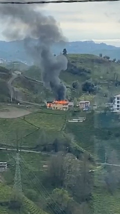 Rize merkeze bağlı dağsu mahallesinde korkutan yangın