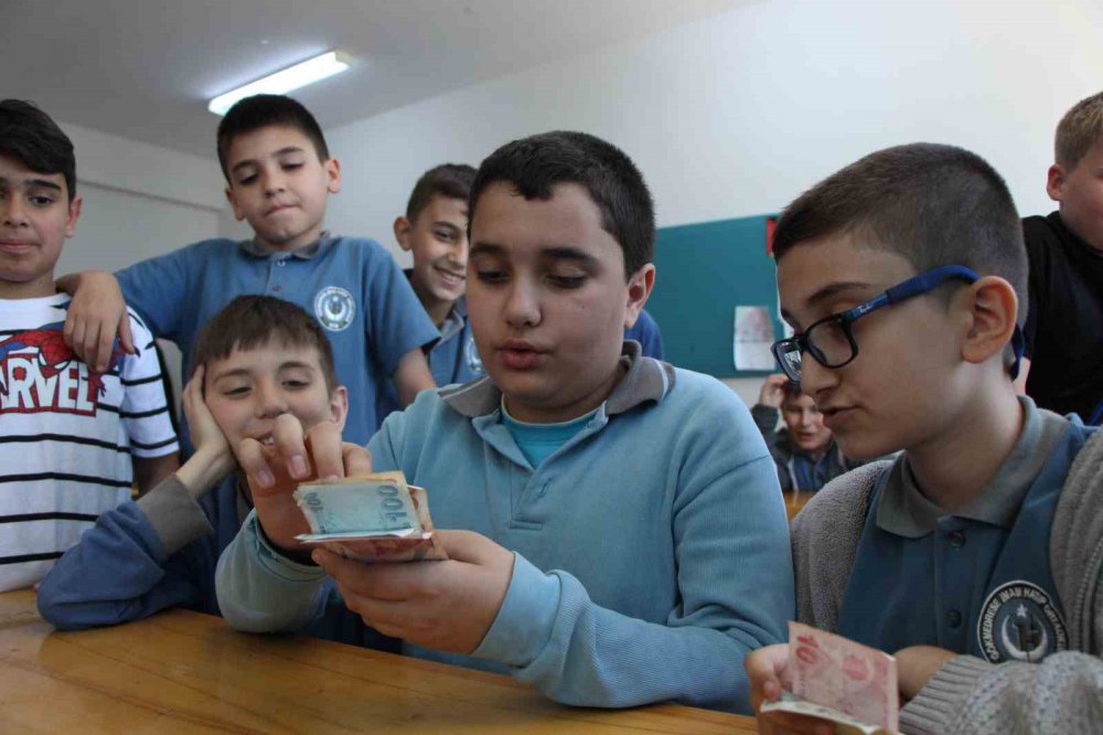 Amasyalı Öğrencilerin Bayram Harçlıkları Filistin’e