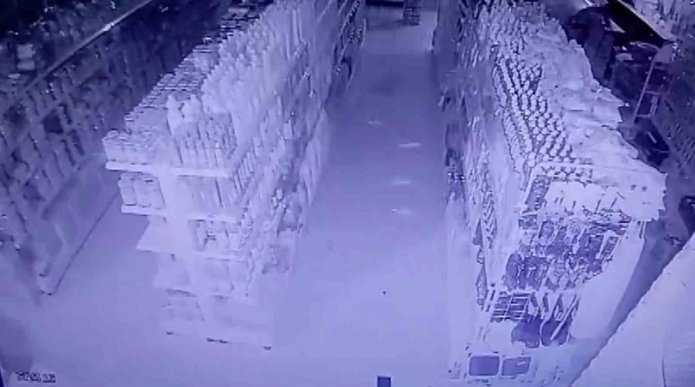 Tokat’ta Yaşanan 4,7 Büyüklüğündeki Deprem Anı Güvenlik Kamerasında