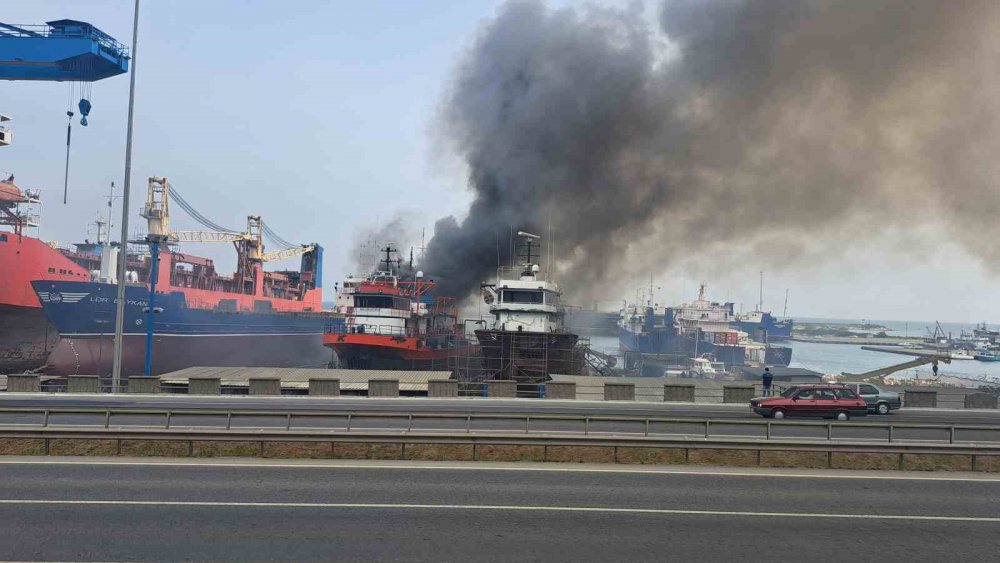 Ordu’da Limanda Tekne Yangını: Söndürme Çalışmaları Sürüyor