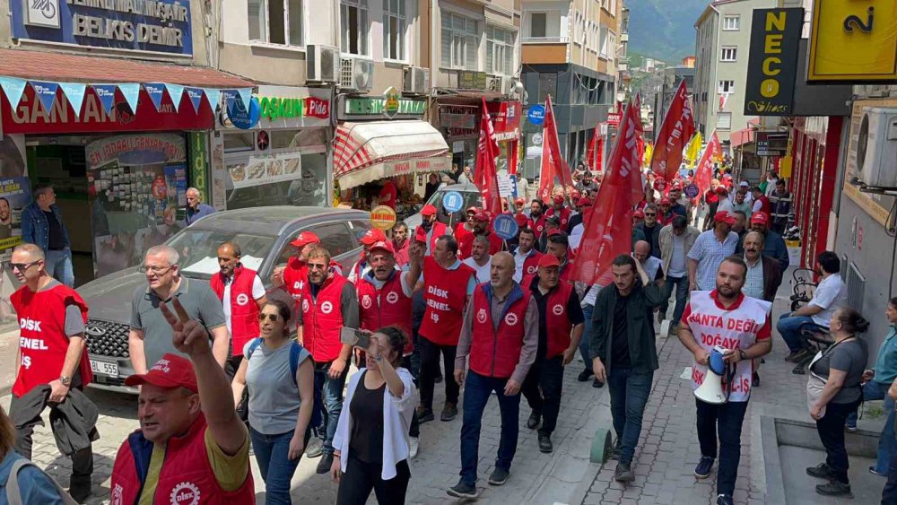 Artvin’de sloganlarla 1 mayıs kutlandı