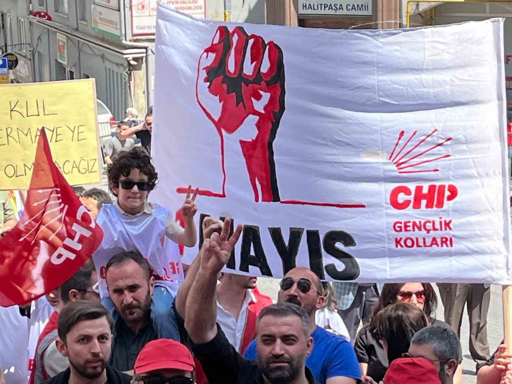 Artvin’de sloganlarla 1 mayıs kutlandı