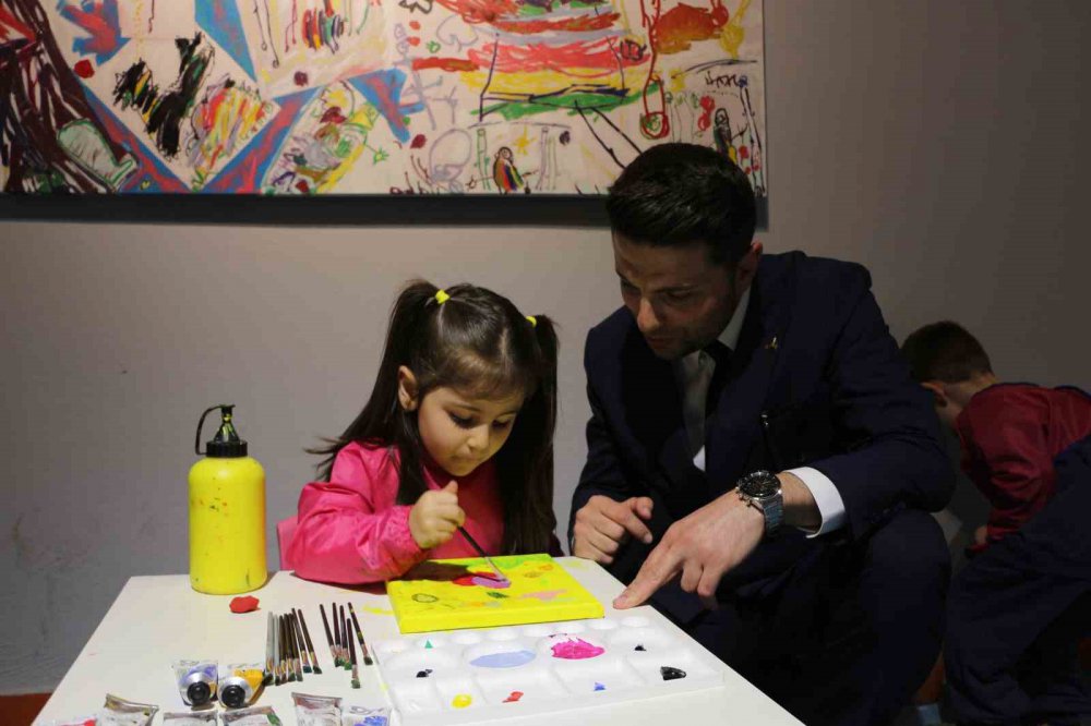 Rize'de 5 Yaşındaki İkiz Kardeşler Yaptıkları Resimler İle Görenleri Hayran Bırakıyor