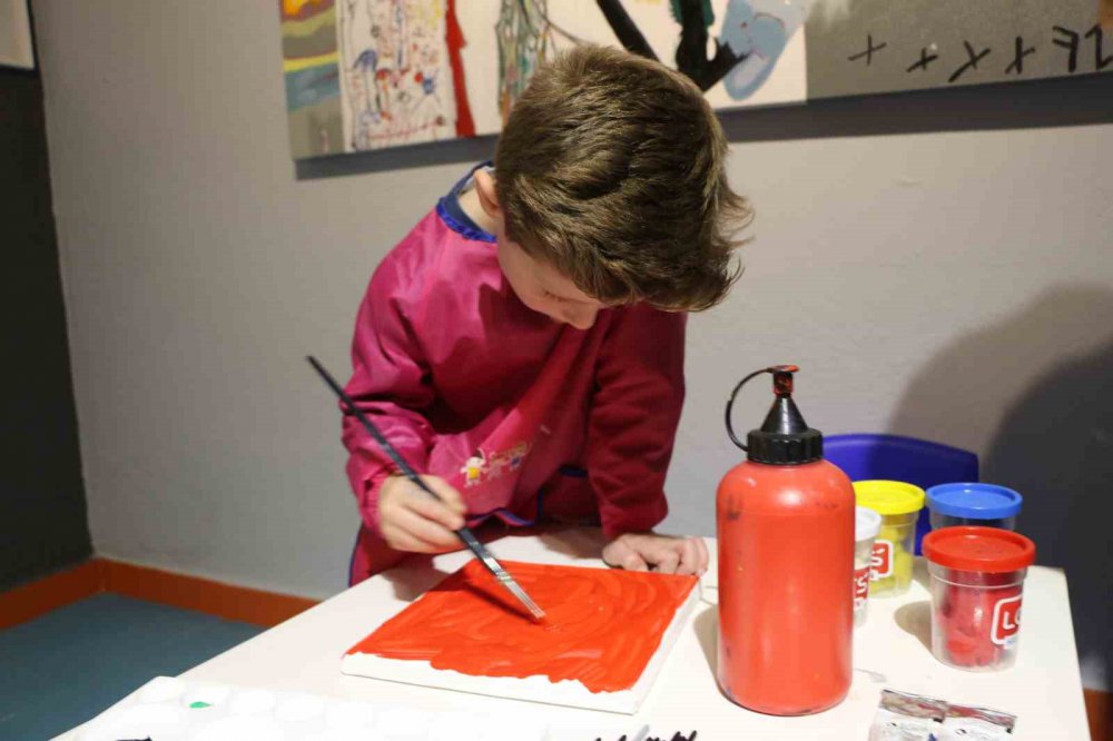 Rize'de 5 Yaşındaki İkiz Kardeşler Yaptıkları Resimler İle Görenleri Hayran Bırakıyor