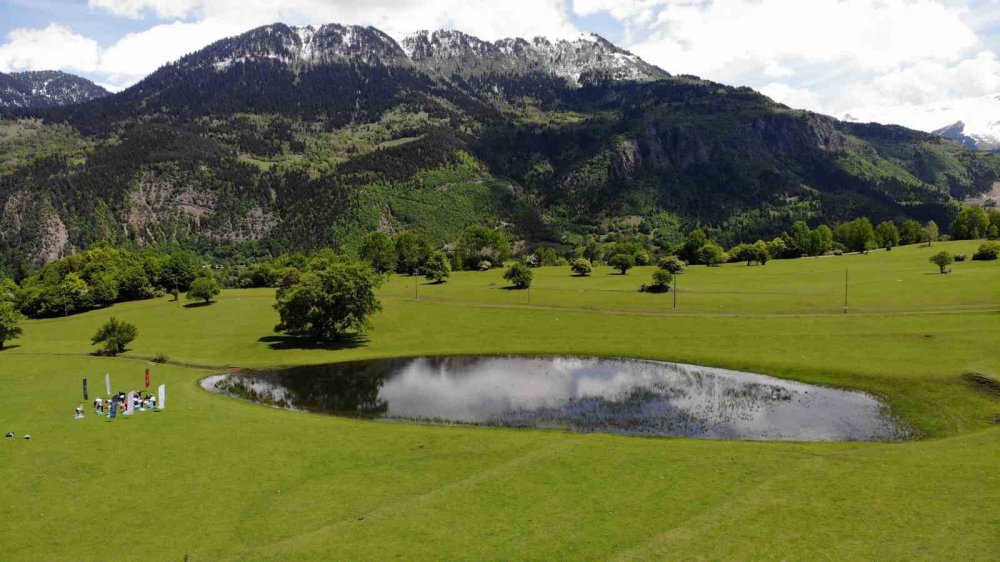 Usot Gölü  Yılda Sadece 2 Ay Ortaya Çıkıyor