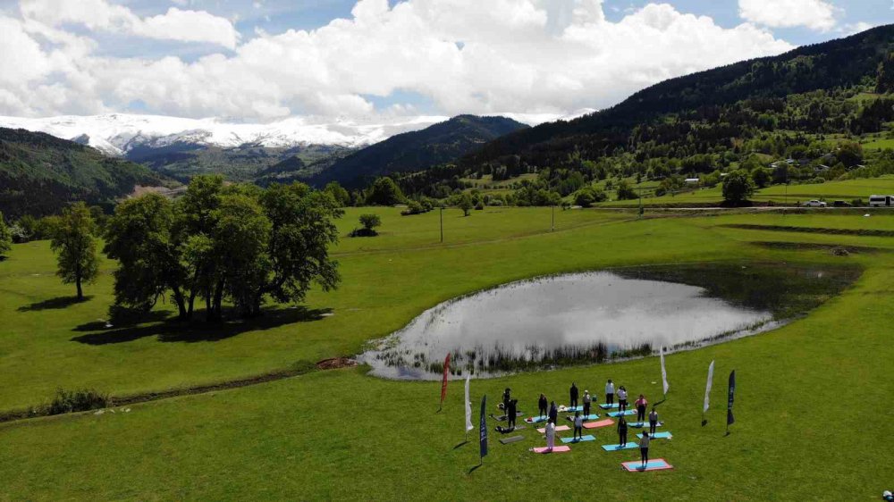 Usot Gölü  Yılda Sadece 2 Ay Ortaya Çıkıyor