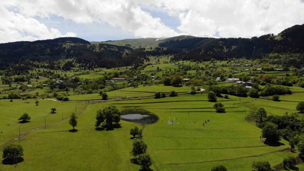 Usot Gölü  Yılda Sadece 2 Ay Ortaya Çıkıyor