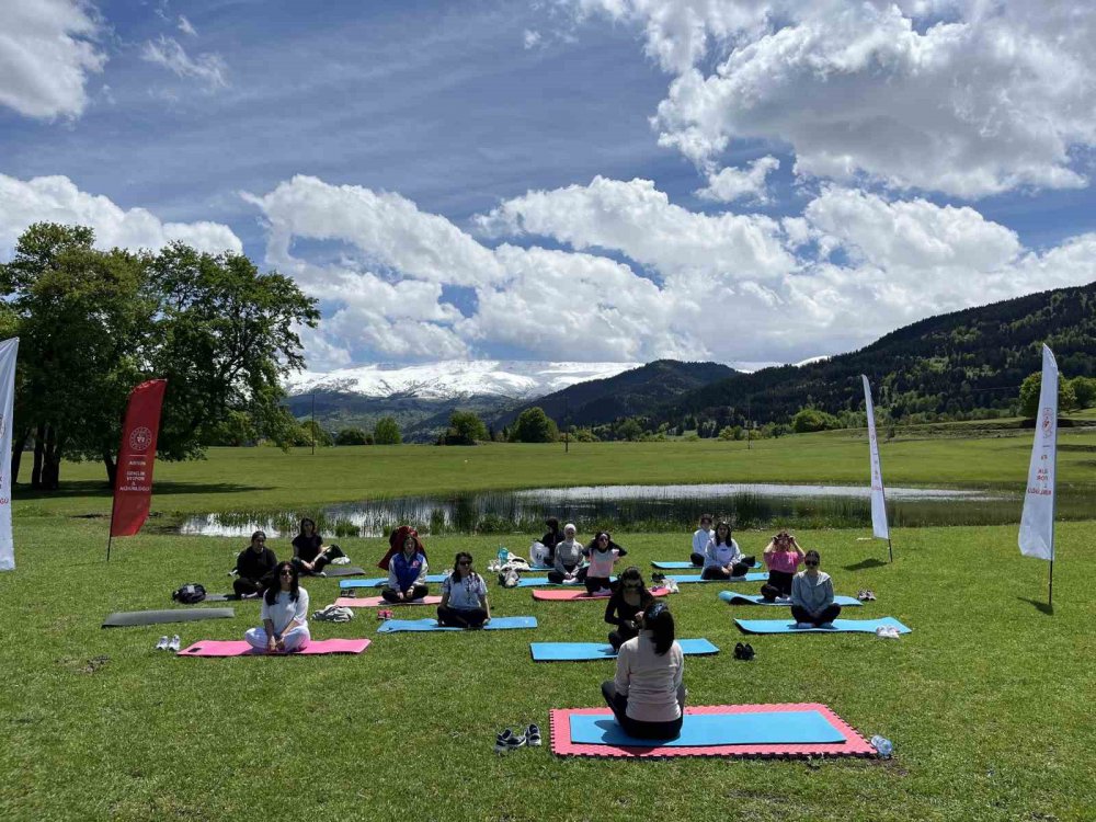Usot Gölü  Yılda Sadece 2 Ay Ortaya Çıkıyor