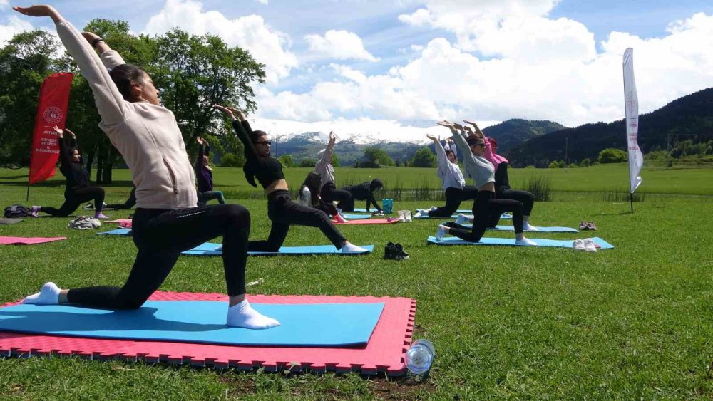 Usot Gölü  Yılda Sadece 2 Ay Ortaya Çıkıyor