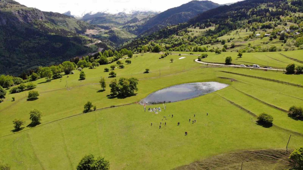 Usot Gölü  Yılda Sadece 2 Ay Ortaya Çıkıyor