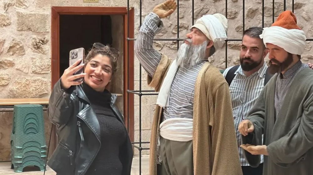 Arap Turizmciler Resim Çekmekten Kendilerini Alamadılar