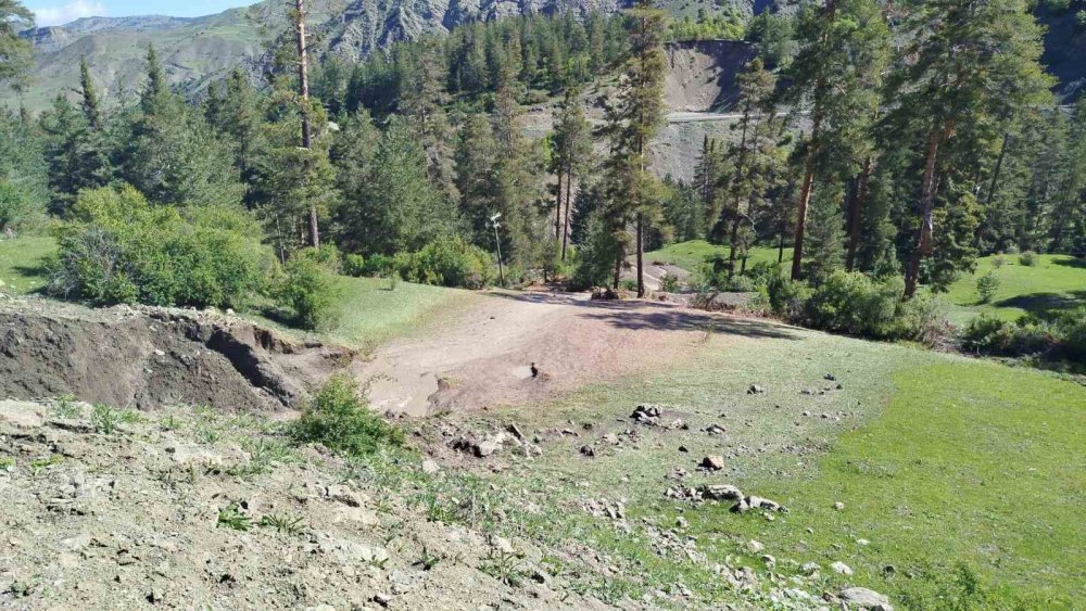 Erzurum Oltu’da Gölet Taştı, Bahçe Ve Araziler Sular Altında Kaldı
