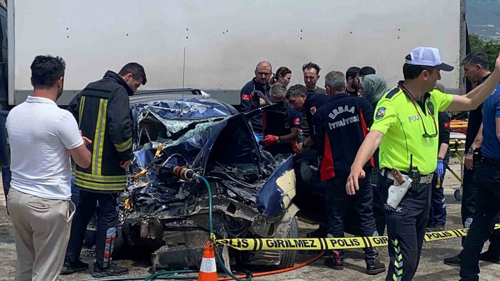 Tokat’taki feci kaza'da Orta Refüjden Karşı Şeride Sıçradı: 1 Ölü, 1 Yaralı
