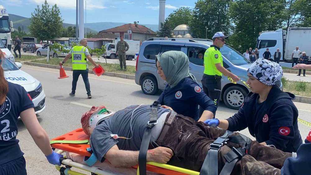 Tokat’taki feci kaza'da Orta Refüjden Karşı Şeride Sıçradı: 1 Ölü, 1 Yaralı