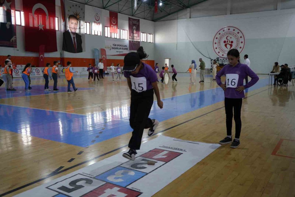 Gümüşhane’de Sokak Oyunları Salonlara Taşındı