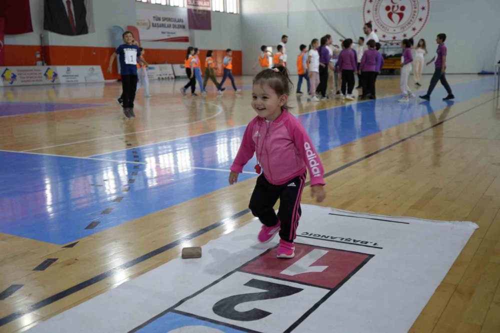 Gümüşhane’de Sokak Oyunları Salonlara Taşındı