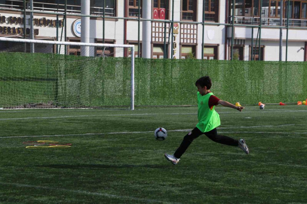 Ali Çelik; Rize Altın yılını yaşadı , Rize'den olimpiyat şampiyonları çıkartmak istediklerini ifade etti