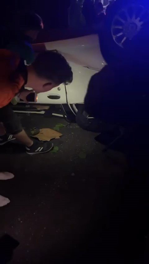 Rize İslampaşa mahallesinde 15 Metre yuvarlanan araçta 4 kişi yaralandı