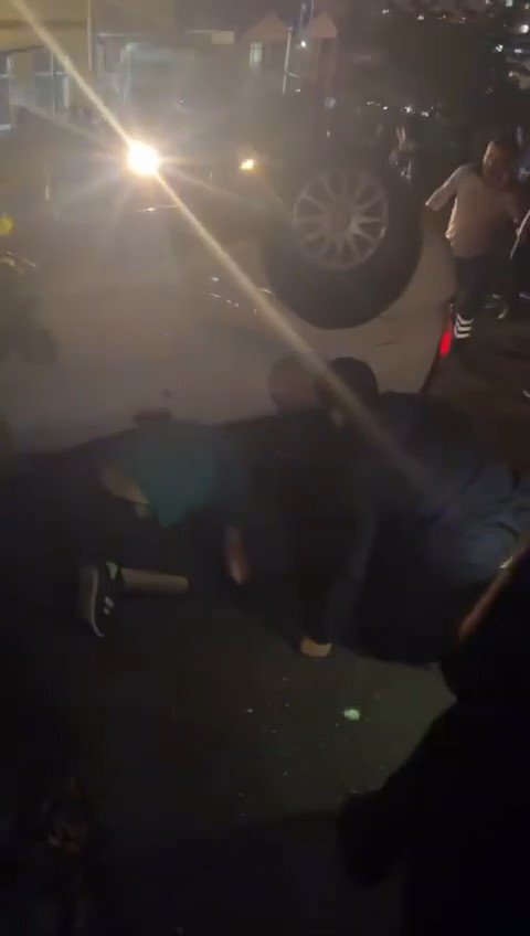 Rize İslampaşa mahallesinde 15 Metre yuvarlanan araçta 4 kişi yaralandı