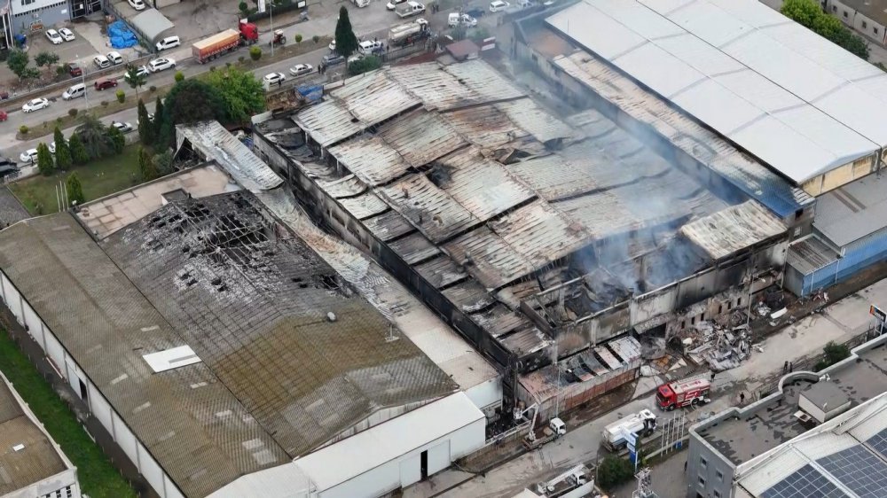Samsun OSB'de Yatak ve Koltuk Fabrikasında Çıkan Yangın 9 Saatte Söndürüldü