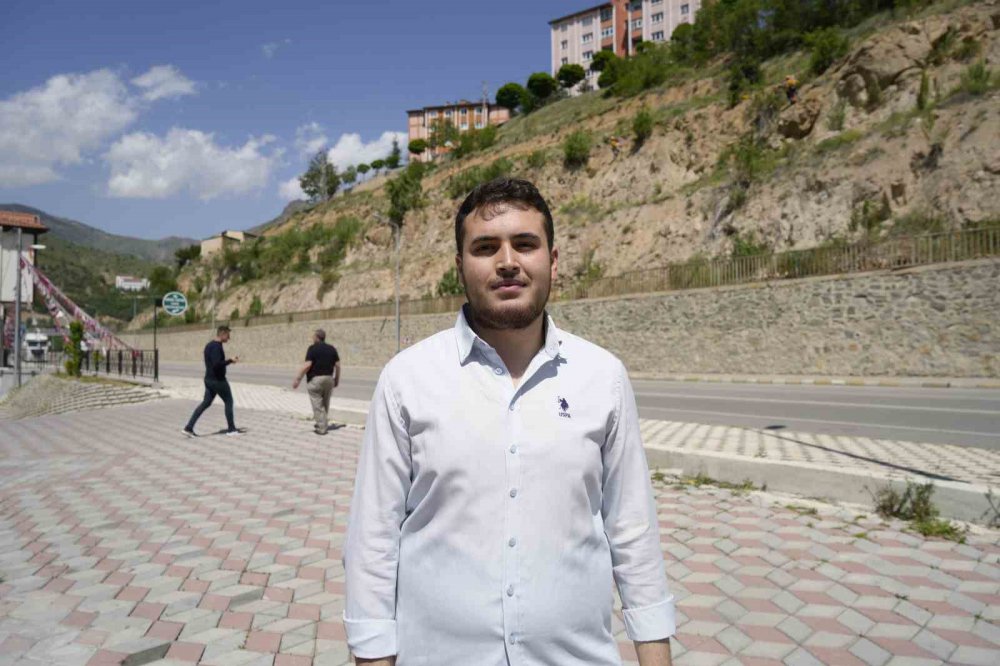 Gümüşhane’de Öğrenciler İçin Tehlike Oluşturan Kayalar Dağcılar Tarafından Temizlendi