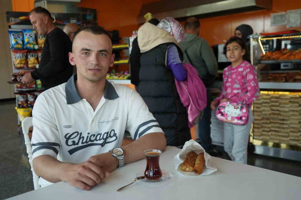 Samsun Büyükşehir Belediyesine  Ait Bu Kafede Çay-simit Sudan Ucuz