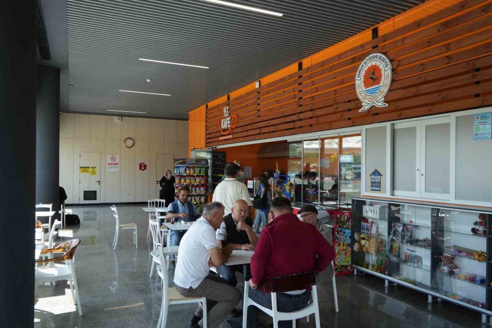 Samsun Büyükşehir Belediyesine  Ait Bu Kafede Çay-simit Sudan Ucuz