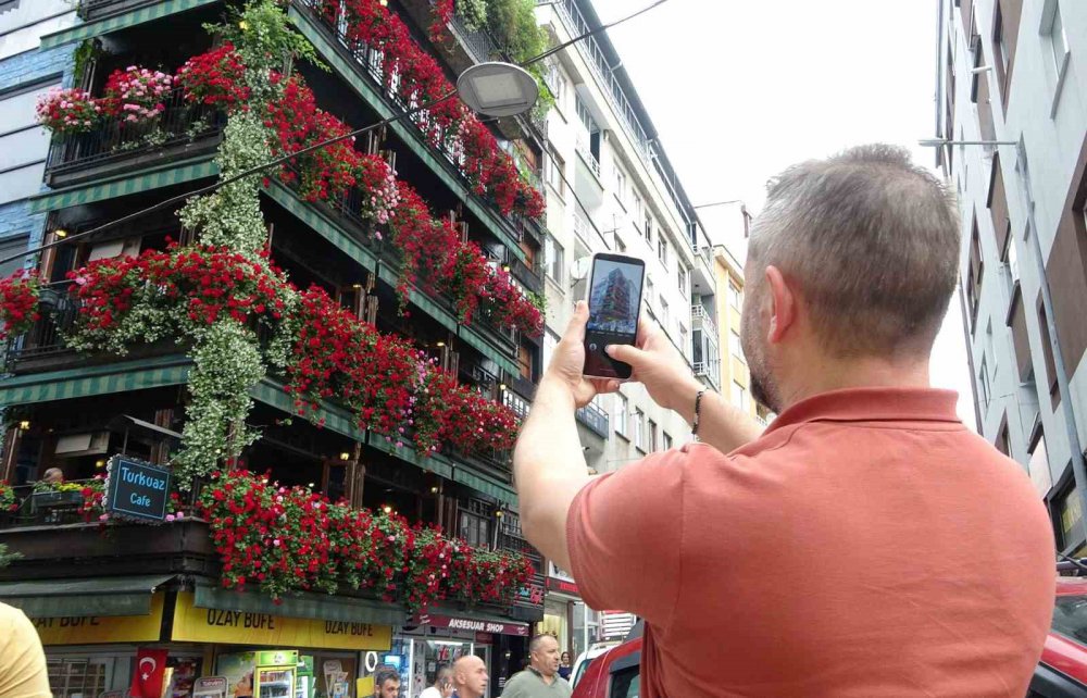 Giresun’un En Renkli Binası Görenlerin İlgisini Çekiyor