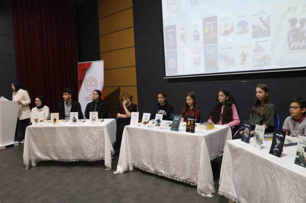 Rizeli öğrenciler bir ilki başardı , 14 adet kitap yazdılar