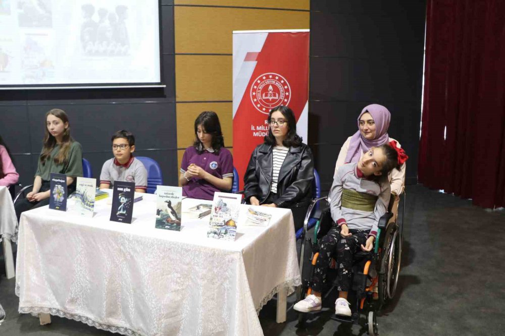 Rizeli öğrenciler bir ilki başardı , 14 adet kitap yazdılar