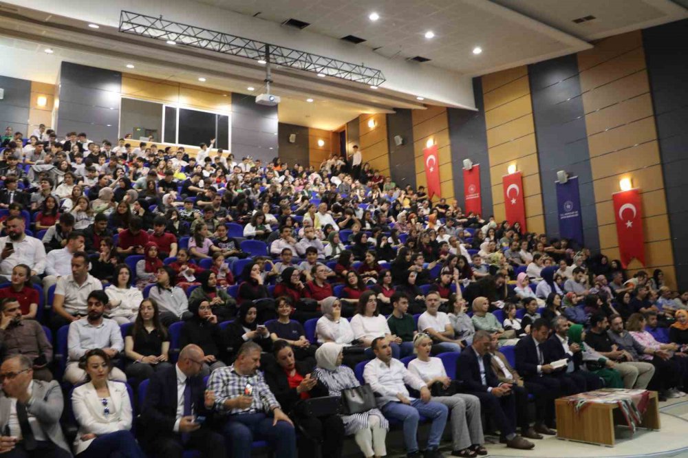 Rizeli öğrenciler bir ilki başardı , 14 adet kitap yazdılar