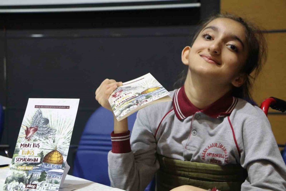 Rizeli öğrenciler bir ilki başardı , 14 adet kitap yazdılar