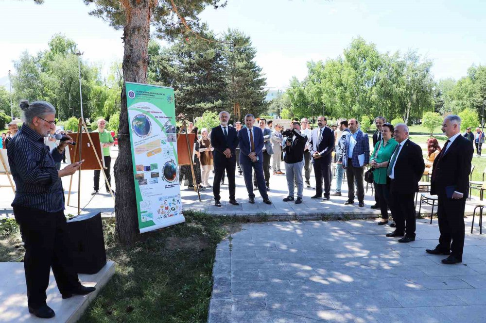 Erzurumda farkıdalik gününde konuştular
