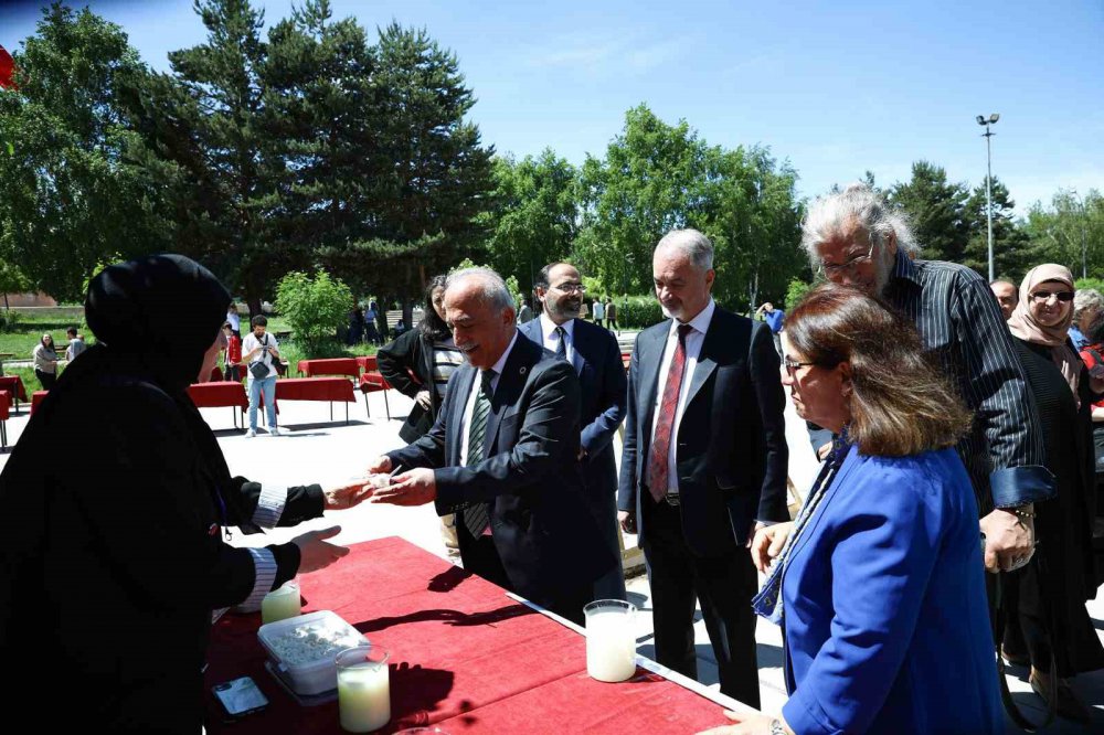 Erzurumda farkıdalik gününde konuştular