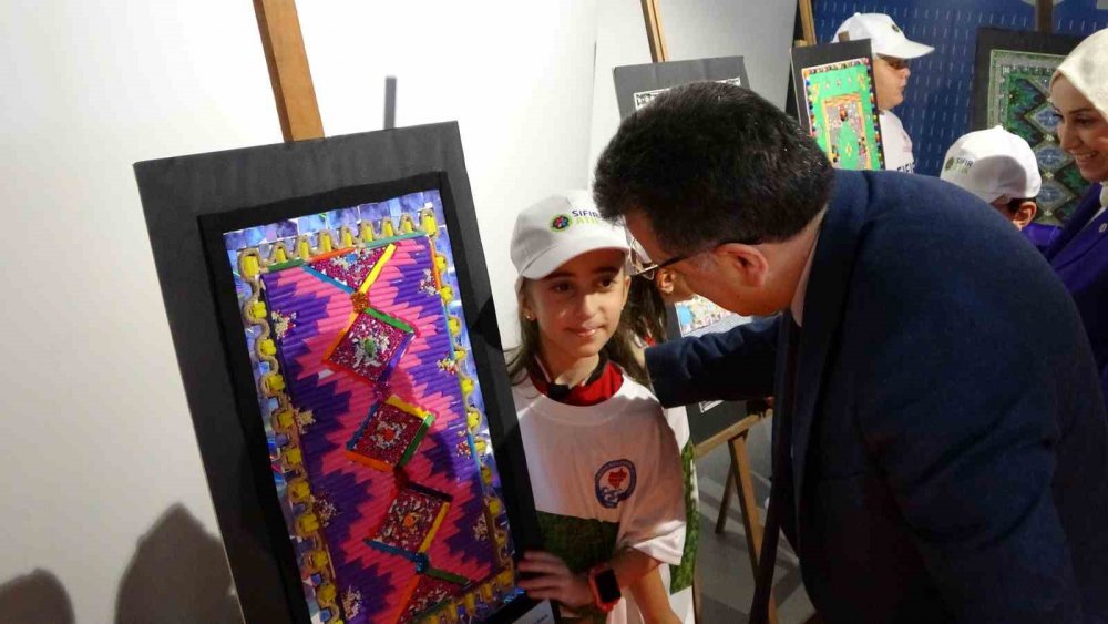 Trabzonlu öğrencilerden alkışlanacak sergi