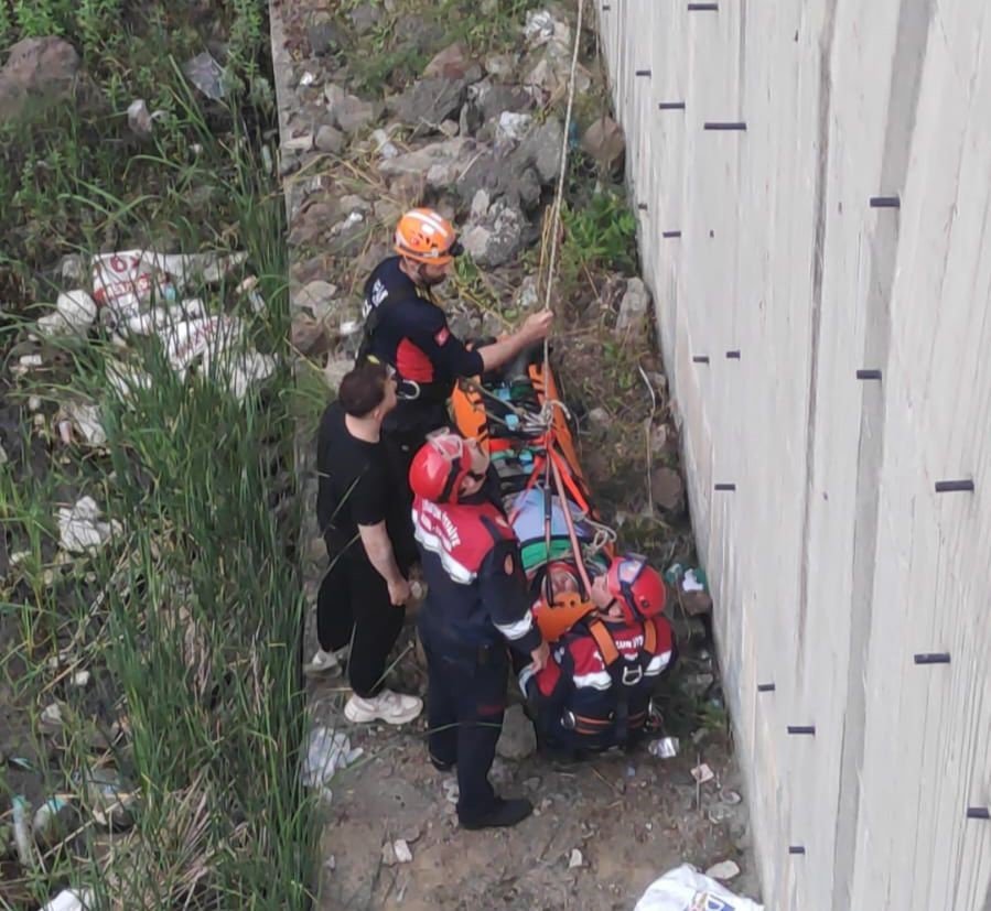 10 Metre Yüksekten Düşen Epilepsi Hastası Şahsın Yardımına İtfaiye Ekipleri Yetişti