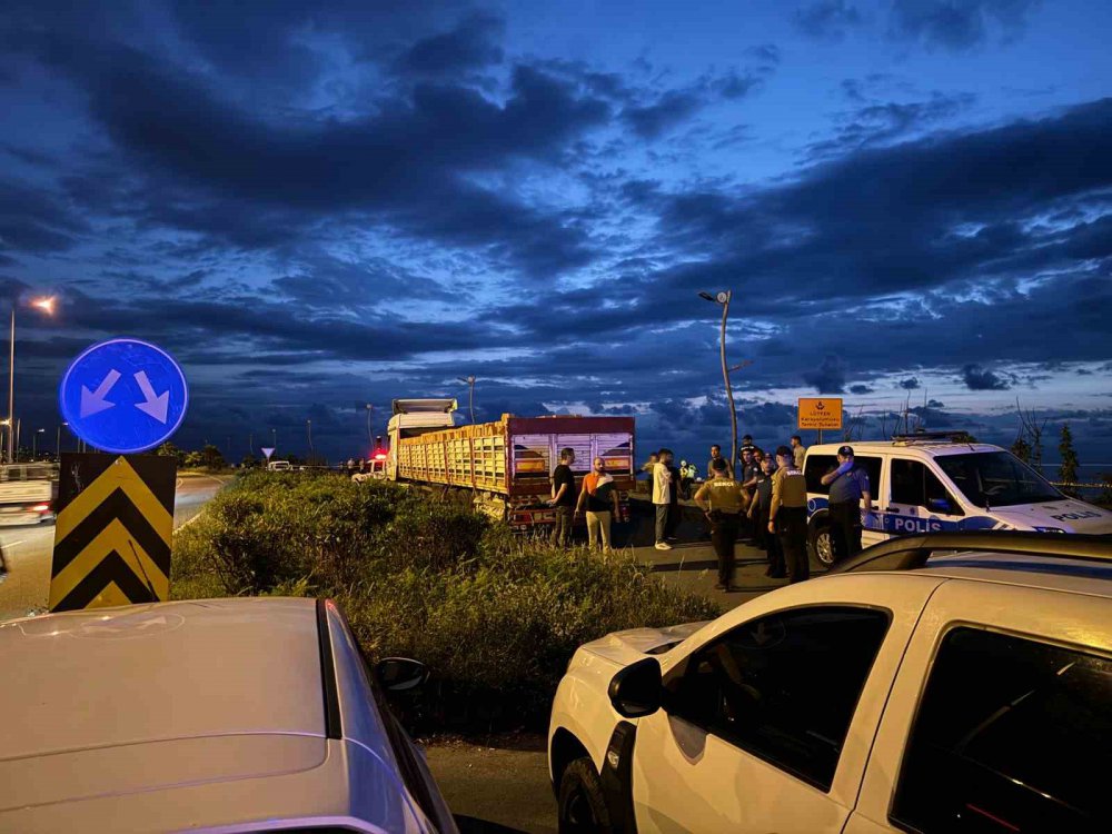 Rize'de araç içinde 30 kaçak göçmen yakalandı