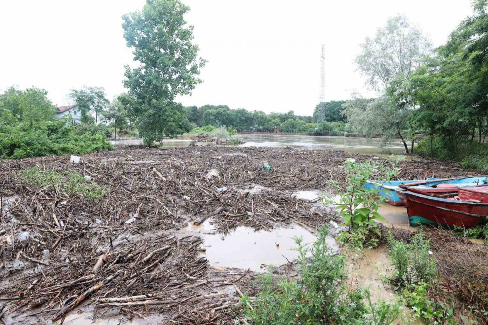 Yağışlar tehlike saçıyor, karadeniz yağışa doydu , sel ve su baskınlarına dikkat