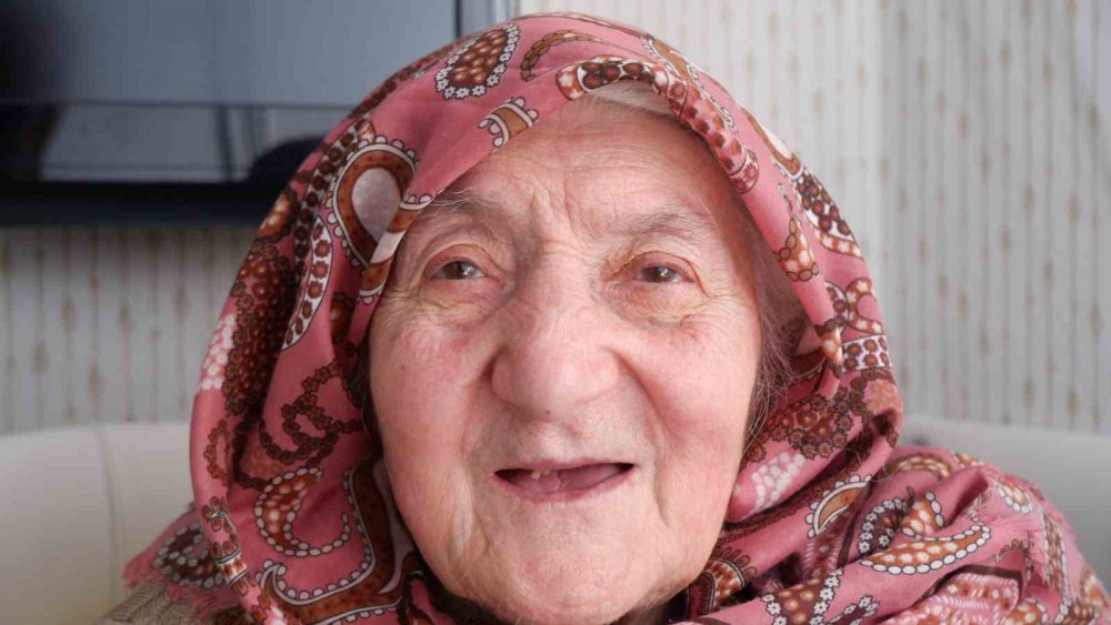 101 Yaşındaki Aliye ninenin Erdoğan Sevgisi şaşırtıyor