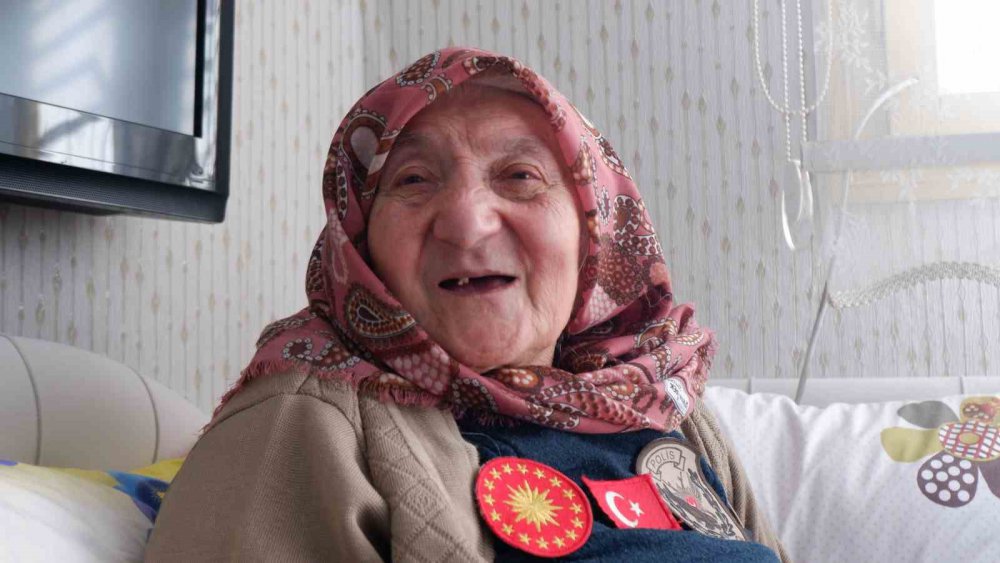 101 Yaşındaki Aliye ninenin Erdoğan Sevgisi şaşırtıyor