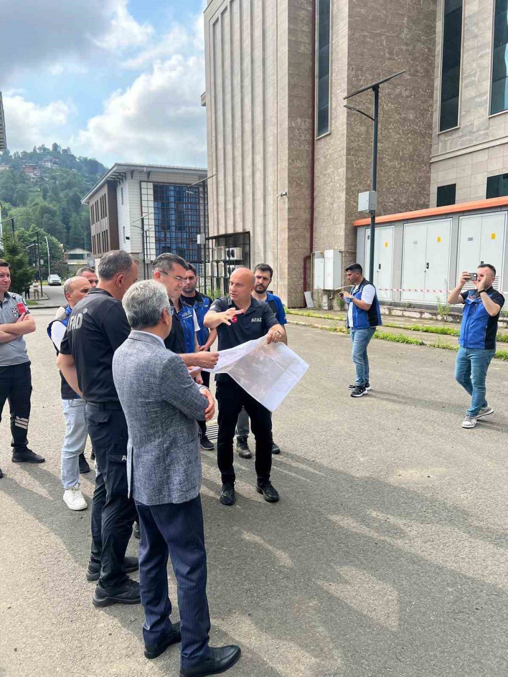 Afad başkanı Okay Memiş , Afad arkasındaki heyelan bölgesini inceledi